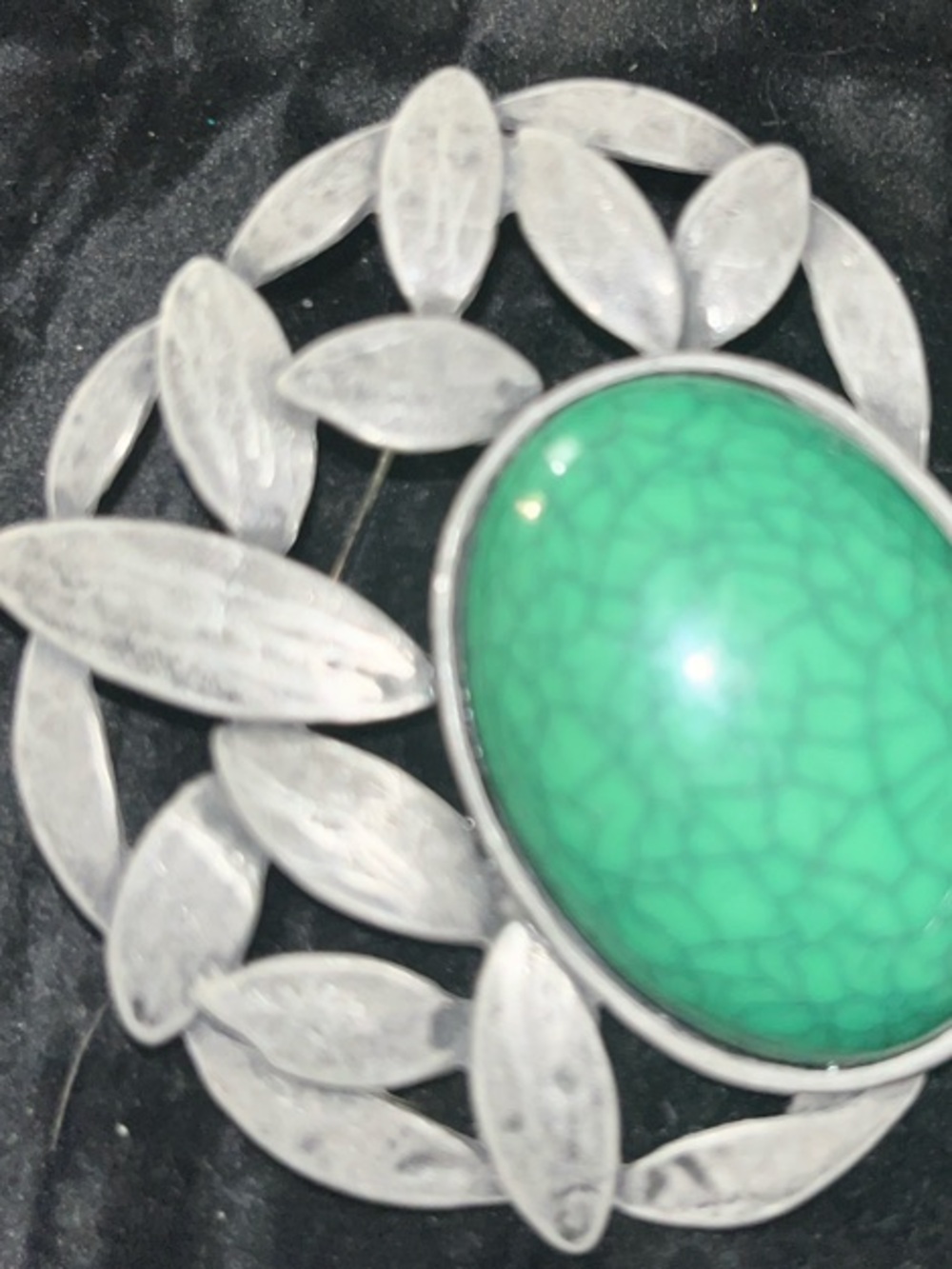 VTG Unsigned Mid-Century Silver Tone Leaf Brooch Green Matrix Cabochon Pin